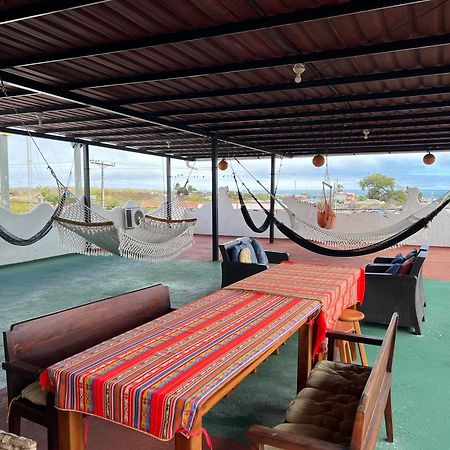 Hostal Cattleya Puerto Baquerizo Moreno Exterior photo