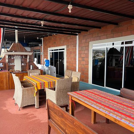 Hostal Cattleya Puerto Baquerizo Moreno Exterior photo