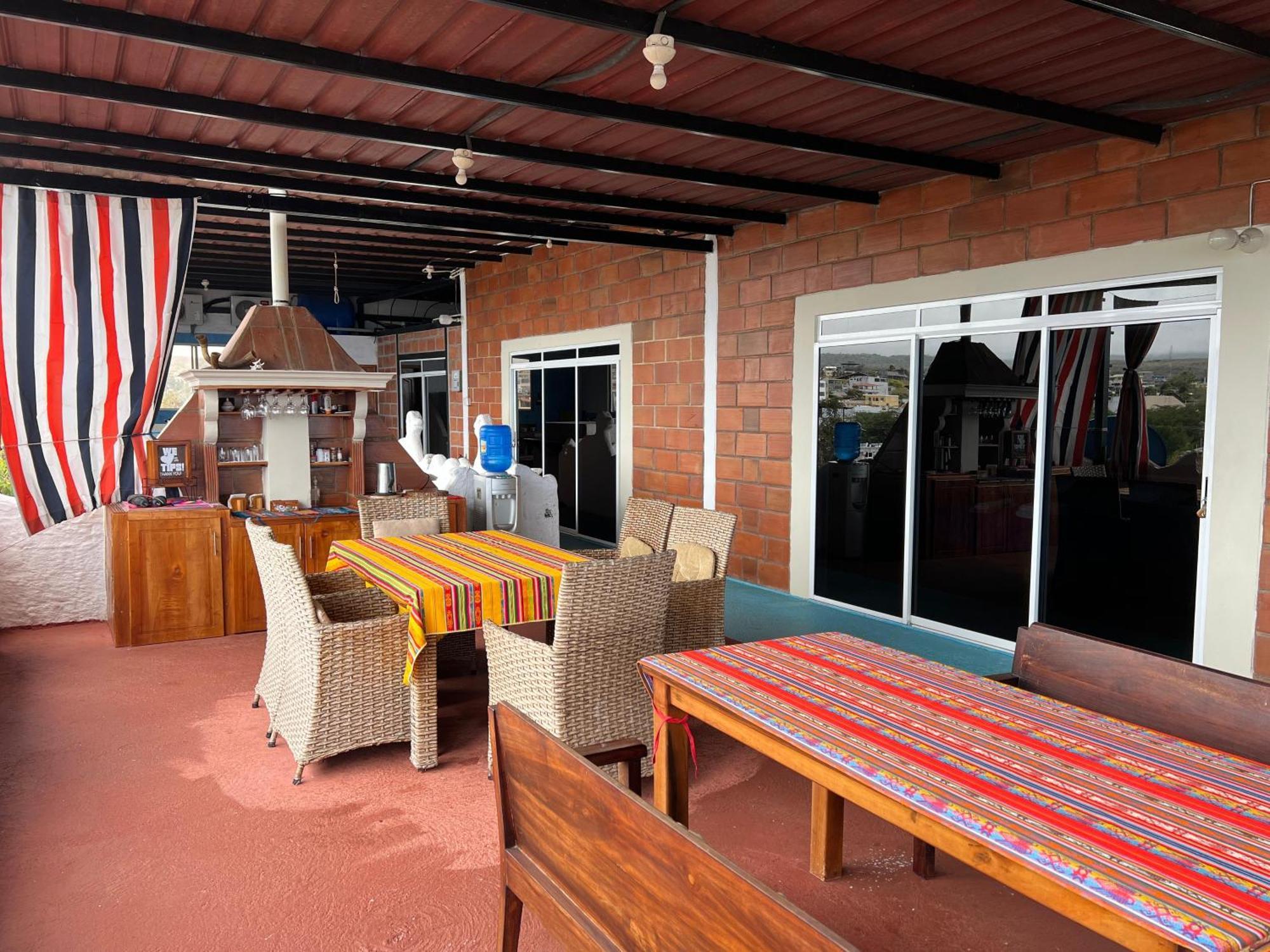 Hostal Cattleya Puerto Baquerizo Moreno Exterior photo