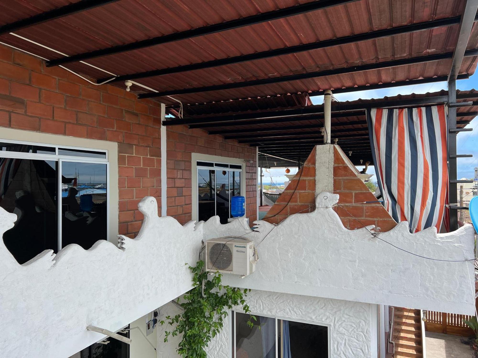 Hostal Cattleya Puerto Baquerizo Moreno Exterior photo