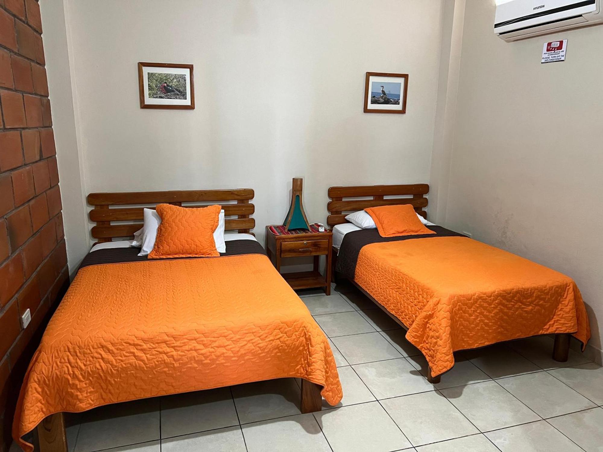 Hostal Cattleya Puerto Baquerizo Moreno Room photo
