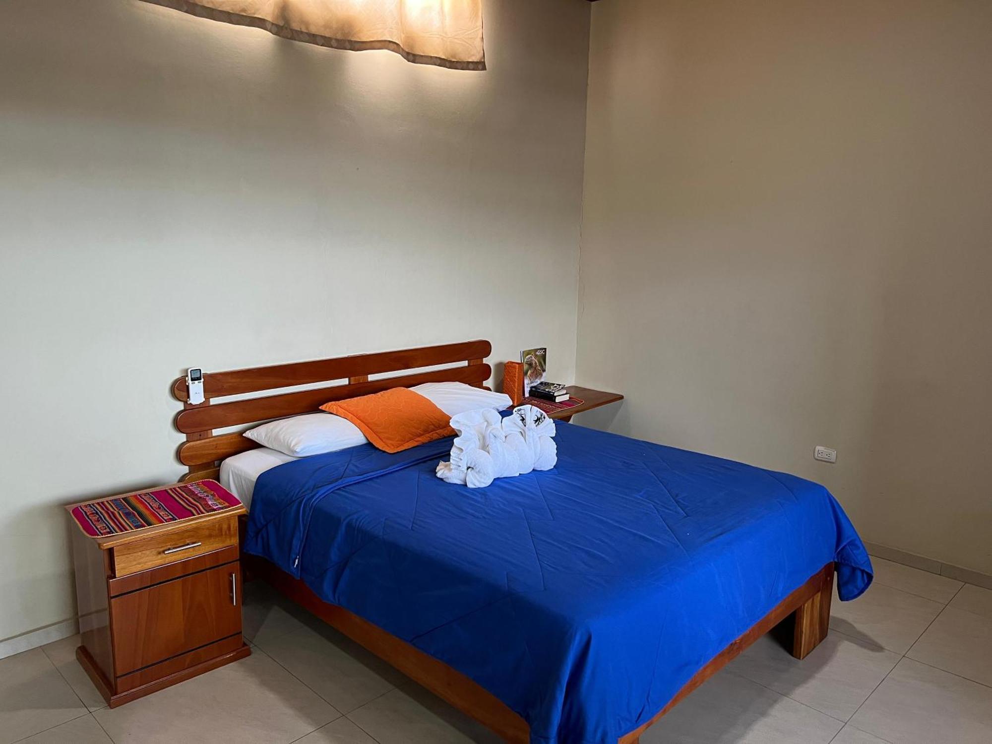 Hostal Cattleya Puerto Baquerizo Moreno Exterior photo
