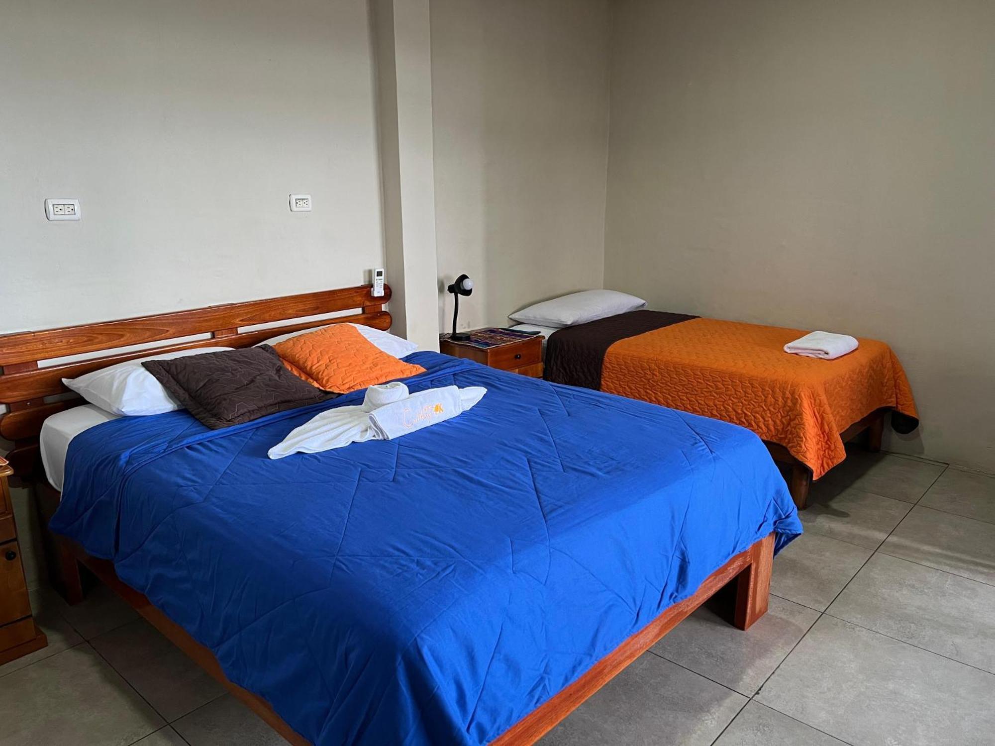 Hostal Cattleya Puerto Baquerizo Moreno Exterior photo