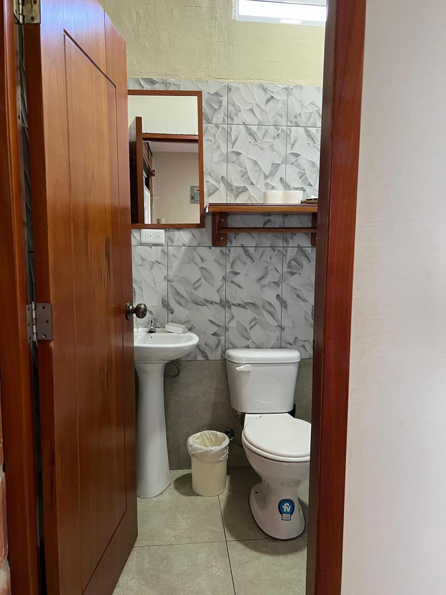 Hostal Cattleya Puerto Baquerizo Moreno Exterior photo