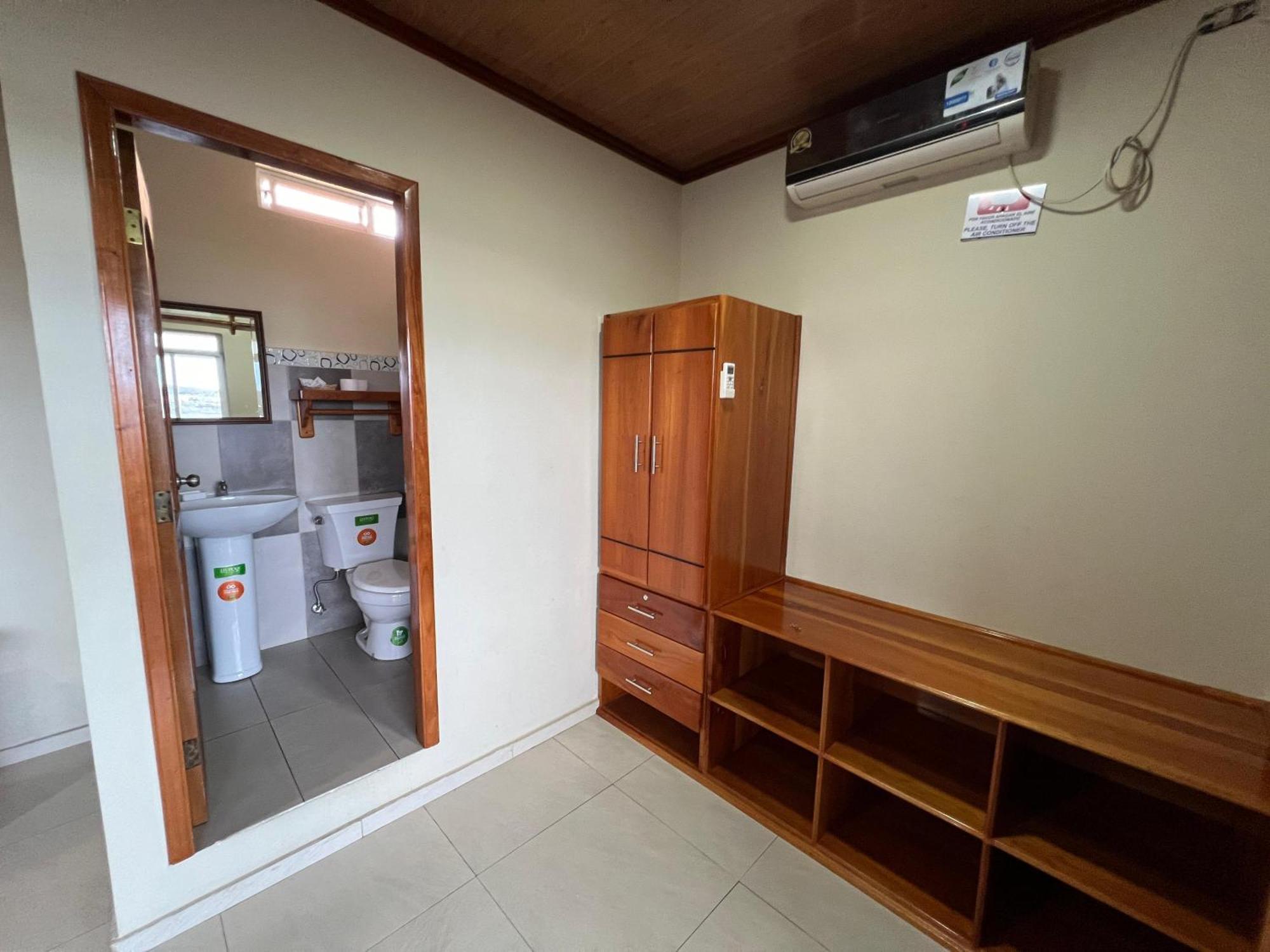 Hostal Cattleya Puerto Baquerizo Moreno Exterior photo