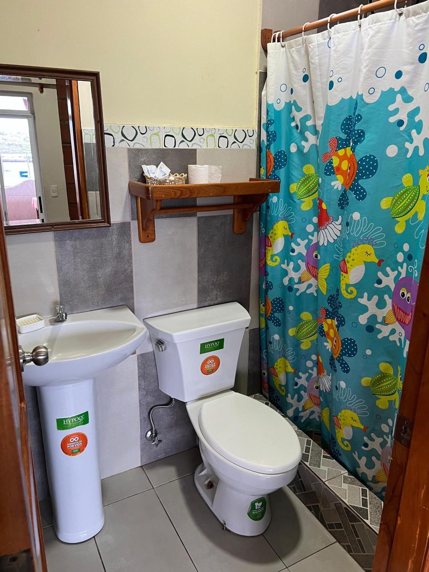 Hostal Cattleya Puerto Baquerizo Moreno Exterior photo